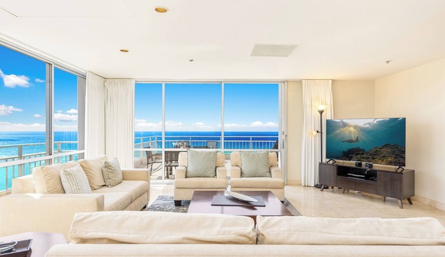 Ocean-Diamond Head Views PH Condo at Ilikai Hotel by the Beach w/Full Kitchen
