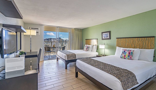 Ocean-Diamond Head Waikiki Condo at Island Colony Short Walk to the Beach