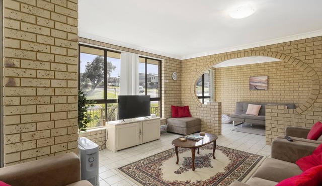 Ocean Drift - short stroll to cafes/restaurants and beaches