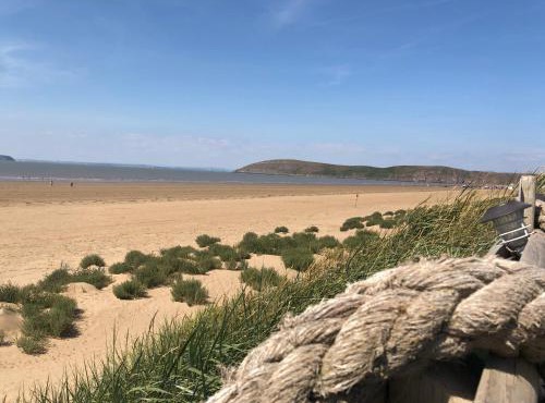 Ocean Drive Deluxe Apartment Continental Breakfast & Tray