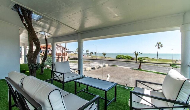 Ocean Drive Splendor Awaits