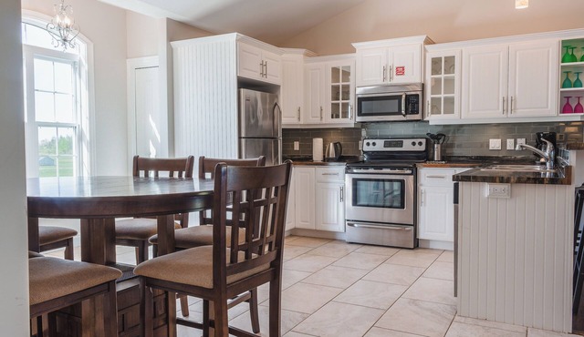 Ocean Drive Suites with Easy Access to Beaches and Golf
