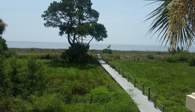Ocean Escape-3 bedroom/bath, Oceanfront, 2nd floor, LandTransportation Included!