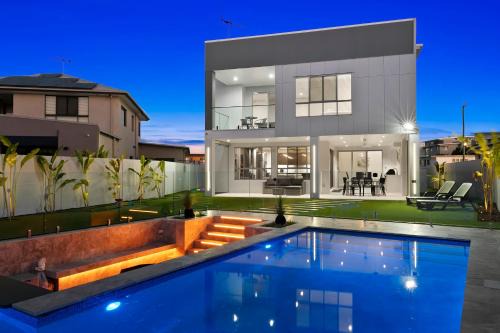 Ocean Escape - Majestic, Luxurious Canal Home