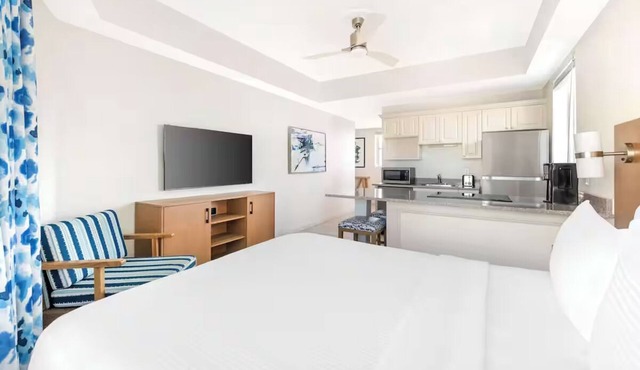Ocean Escape Studio w/Kitchen l Heated Pool by Atlantic Beach