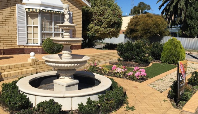 Ocean Fountain - 100m to the Beach