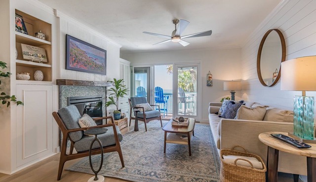 Ocean Front 3 Bedroom Villa, 4 seat golf cart included - 650 Newhaven