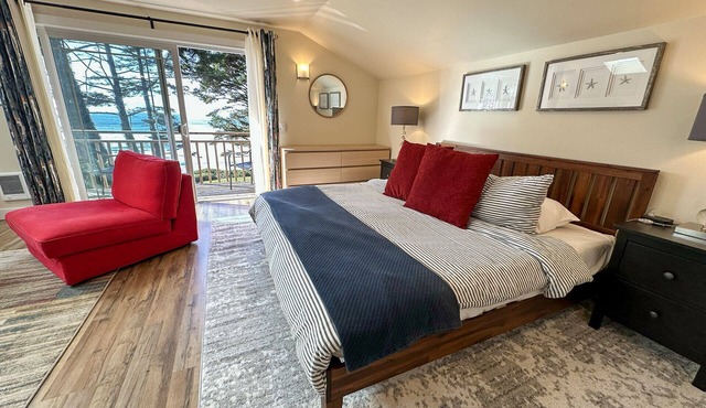 Ocean Front, Agate at Oregon House, Stairs to the Beach!