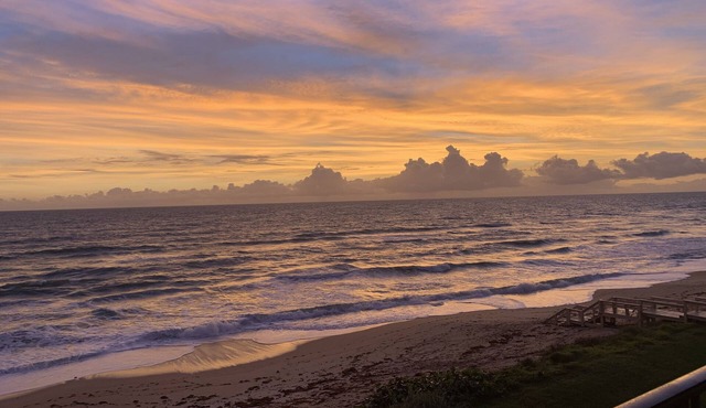 Ocean Front Amazing Views 3 Bedroom 2 Bathroom Condo!