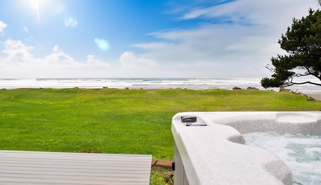 Ocean Front, Amazing Views! Hot Tub! Dog Friendly!
