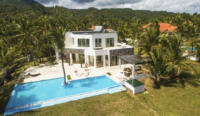 Ocean Front and Beach Luxury Villa