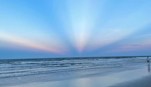 Ocean front and pool side beautiful condo for unforgettable beach holiday