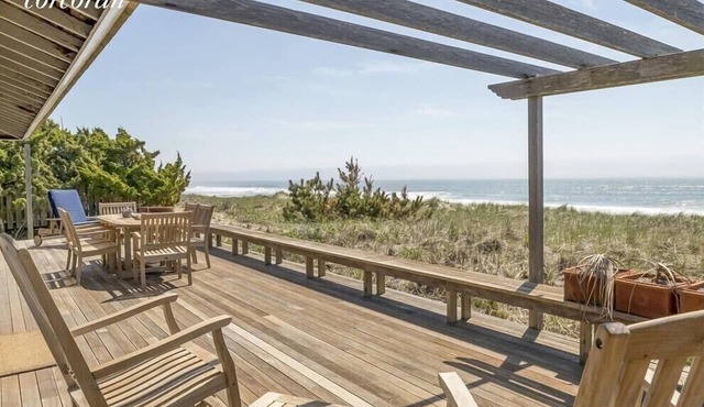 Ocean Front Beach House with beautiful sandy beach and spectacular views