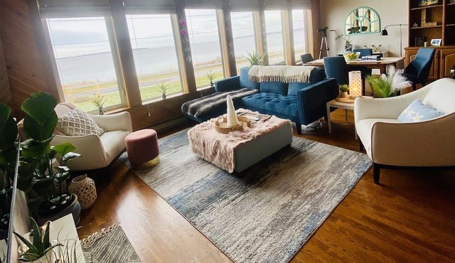 Ocean front Beach House with amazing views ! Full kitchen , WiFi , Teen suite !