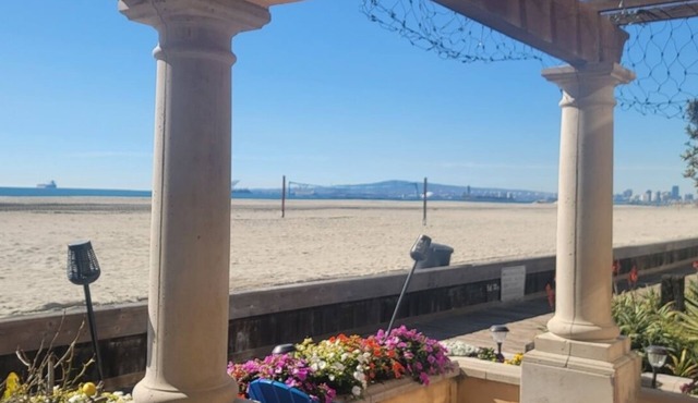 Ocean-Front Beach Studio Apartment On the Sand, kitchenette, Great wi-fi