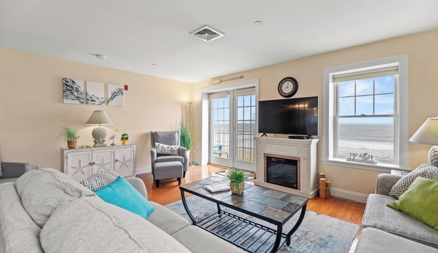 Ocean Front Condo With Private Balcony! Amazing Views!