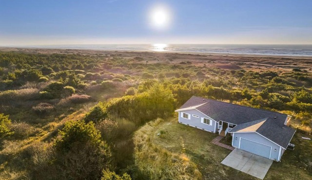 Ocean Front. Clamming. Game Room. Large Deck.