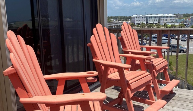 Ocean Front Condo Just Steps to the Beach -Maximum 6 night stay only.