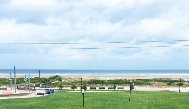 Ocean Front Condo-Million Dollar View, Pool, WiFI, Balcony-Location Location!