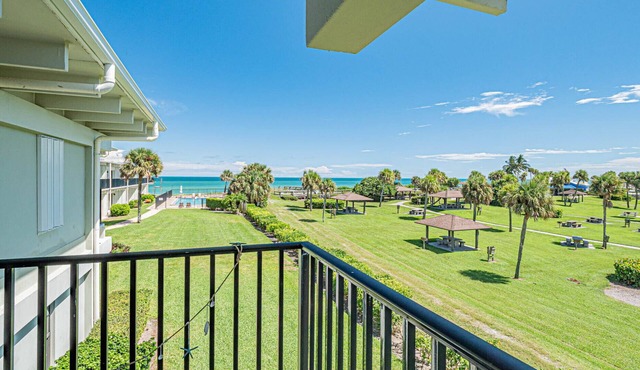 Ocean front condo, walk to quaint Vero Beach restaurants and shops.