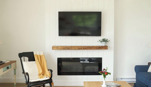 Ocean front cottage, relax and enjoy the sunset over St. Margaret's Bay!