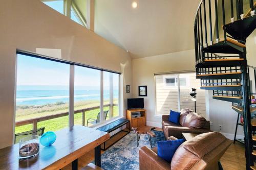 Ocean Front Cottage! Dog Friendly! - Beach Nut
