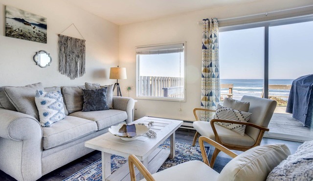 Ocean Front Duplex with Views! Dog Friendly! Free Wifi!