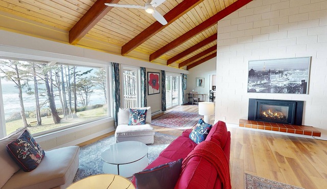 Ocean Front! Estate House with 3 Units Sleeps 12!