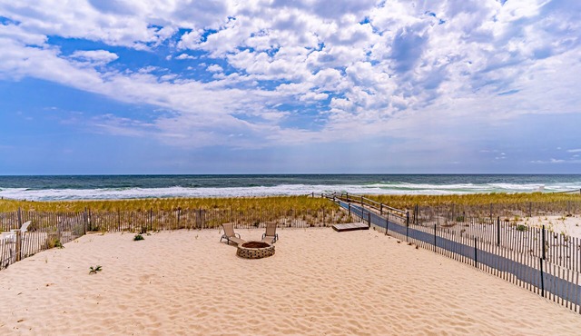 Ocean Front home, Private Beach , 5 Bedrooms, 4 full baths, sleeps 14