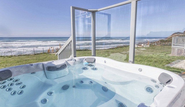 Ocean Front Home! Sleeps 12! Five Bedrooms + Guest Cottage! Hot Tub!