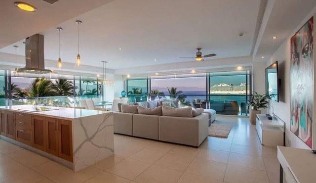 Ocean Front Luxurious 4 BR Condo at Peninsula