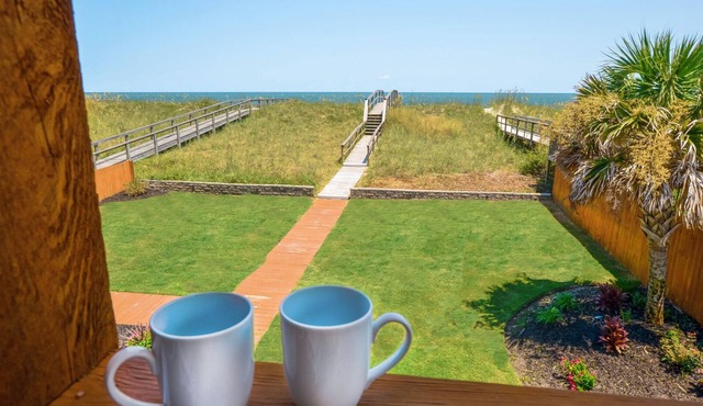 OCEAN FRONT- Luxury Furnishings- Unbelievable Views Ocean Views from every room