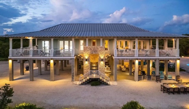 OCEAN FRONT OASIS PRIVATE RESORT LIKE HOME - WITH PROTECTED 45' BOAT SLIP