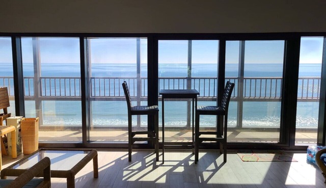 Ocean-Front Penthouse 3BR/2BA/7Bed @ Regency Tower