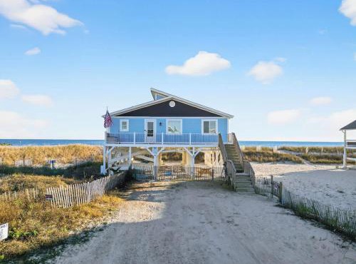 Ocean Front, Pet Friendly with AMAZING Views in Ocean Isle Beach