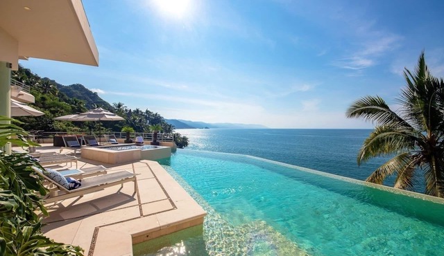 Ocean front private villa in Puerto Vallarta with beach access and, infinity pool and views