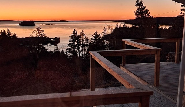 Ocean front retreat and spa - 5min to Taylor Head park