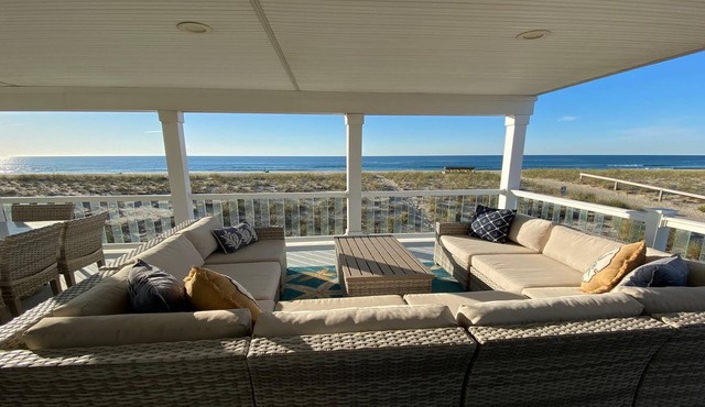 Ocean Front. Roof Top Deck. Hot Tub. Beach Badges. WIFI. 152075