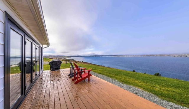 Ocean Front Saltbox 'SeaForever' wHot Tub