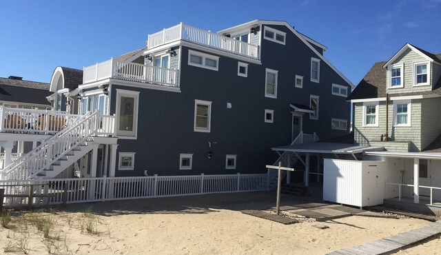 Ocean Front, Single Family Home with 5 BR, 4.5 Baths and 4 large decks