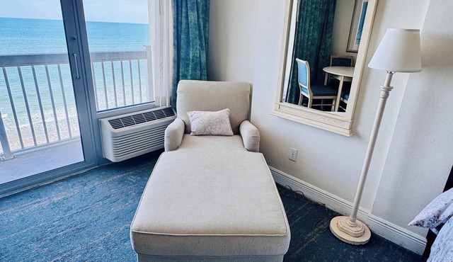 Ocean Front Studio with Amazing Views!