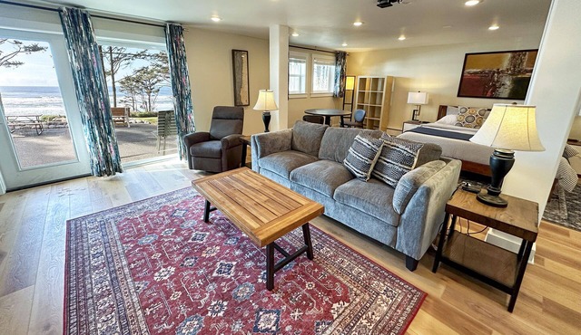 Ocean Front Studio, Heron at Oregon House, Stairs to the Beach!