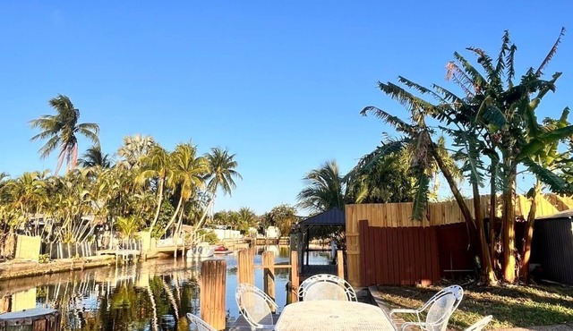 Ocean Front Suit Independent entrance 8 minutes from the Beach