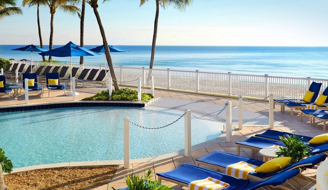 OCEAN FRONT Suite At A Beautiful Resort Right On The Sand!