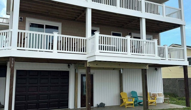Ocean Front Home, 2 covered decks, hot tub, elevator, game-room.