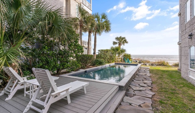 Ocean Front Pool! 4BR house near village sleeps 10