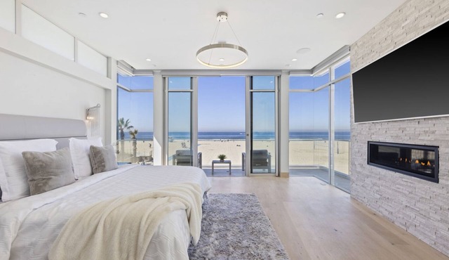 Ocean Front Villa!- 15 Minutes from LAX Airport, Sofi, Intuit Dome and Forum