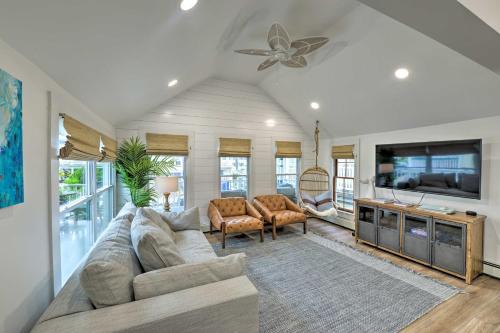 Ocean Grove Apt with Balcony 1 Block to the Beach!