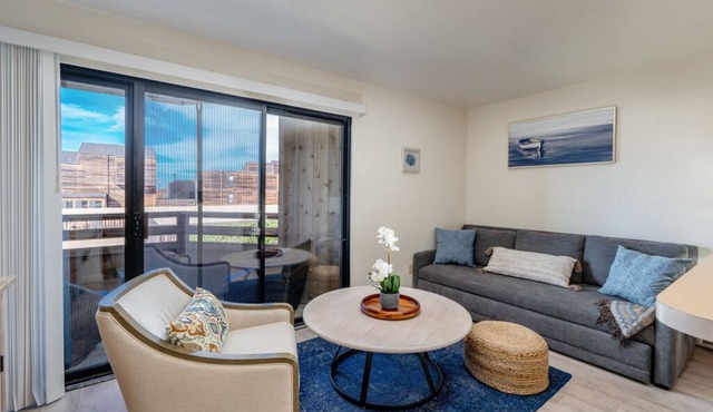 Ocean Harbor 312 - Monterey Condo - Beachfront Monterey Bay