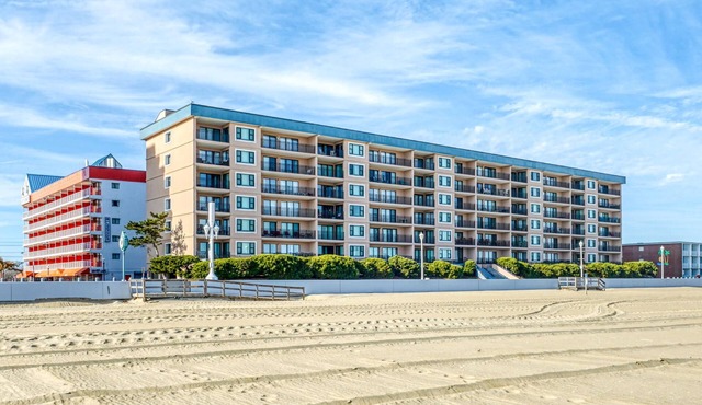 Ocean Hideaway 607-Oceanfront 18th St, Free WiFi, Elev, W/D, AC